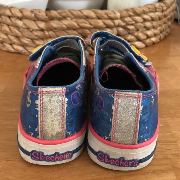 5 for $25. Big Girls size 2 youth / juniors 2 ) Sketchers Light-up sneakers. - Picture 4 of 5
